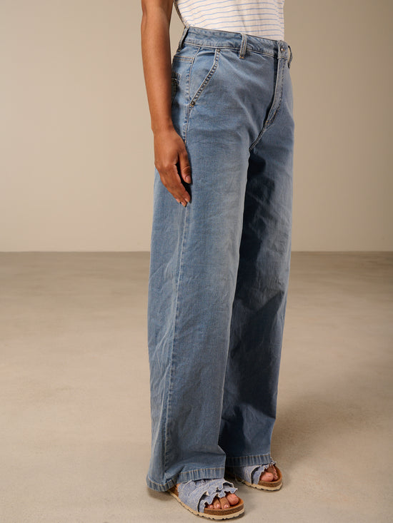Wide-leg jeans