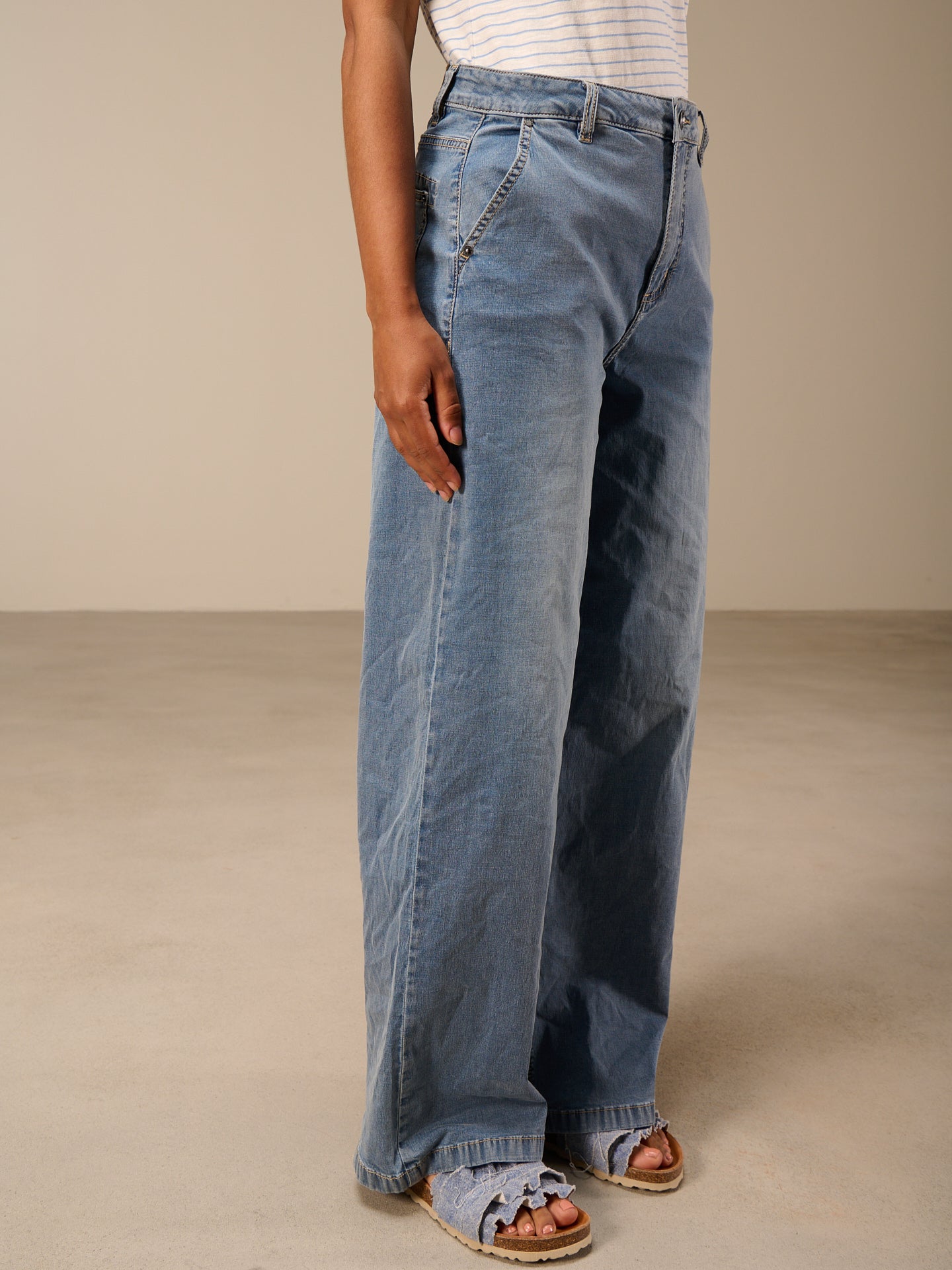 Wide-leg jeans