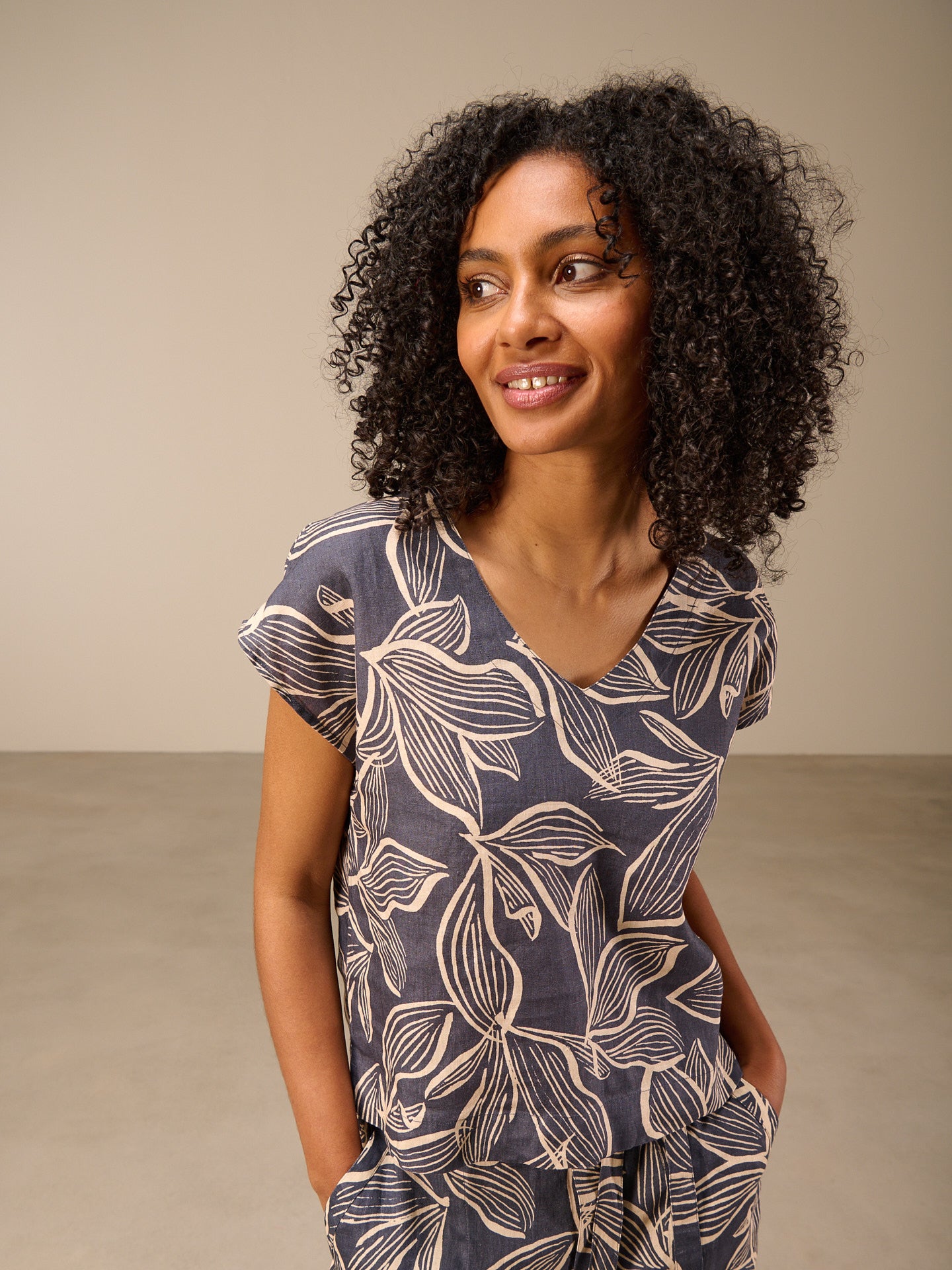 Short-sleeved blouse