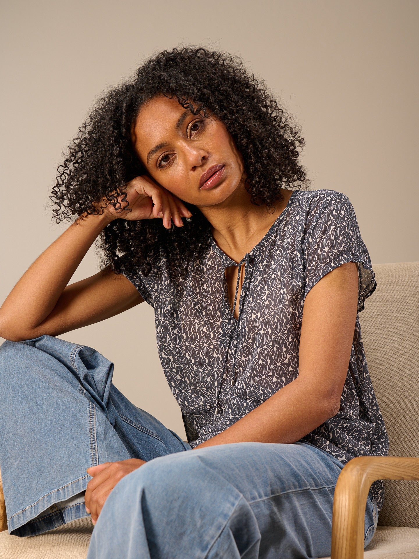 Short-sleeved blouse