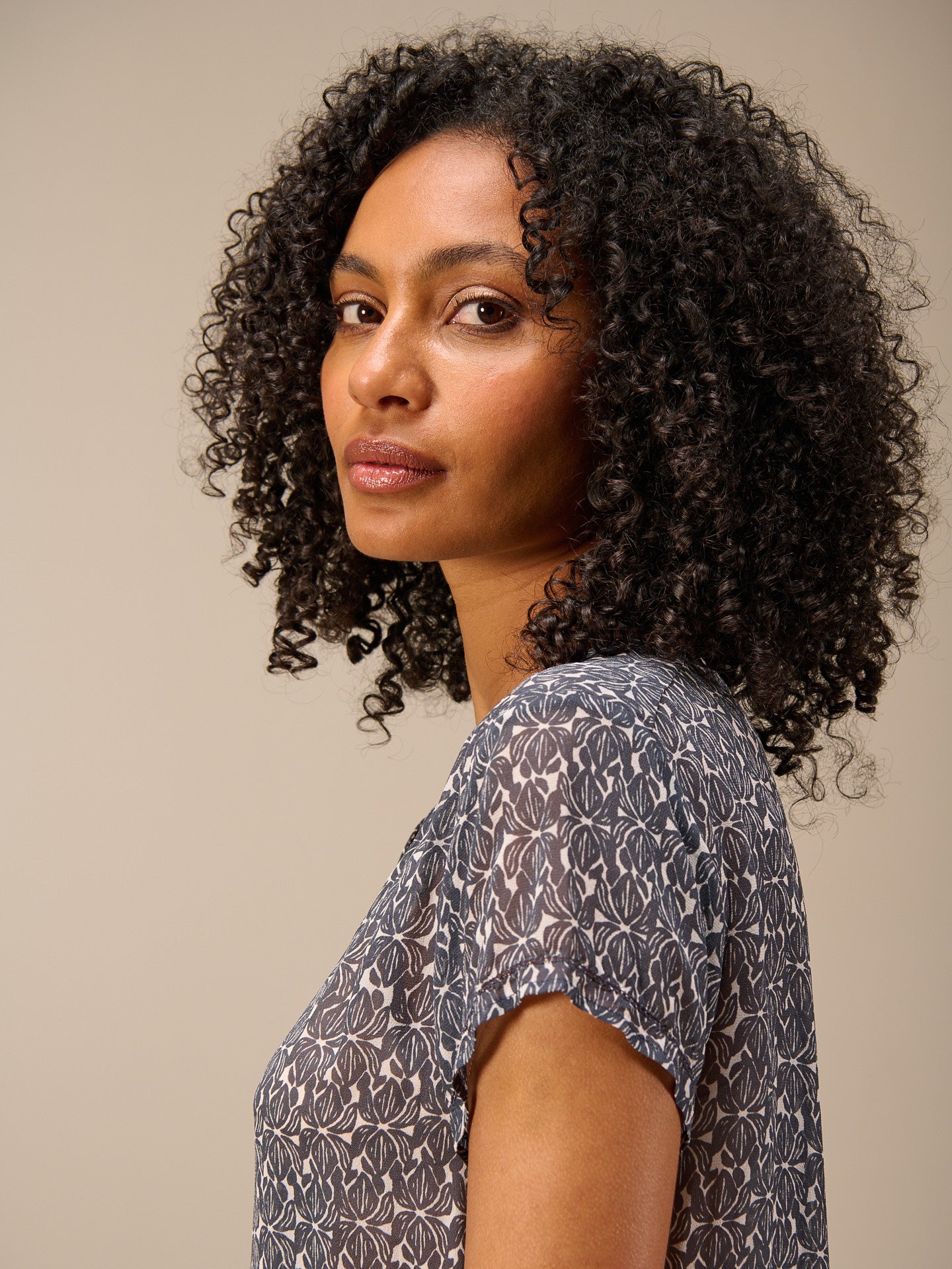 Short-sleeved blouse