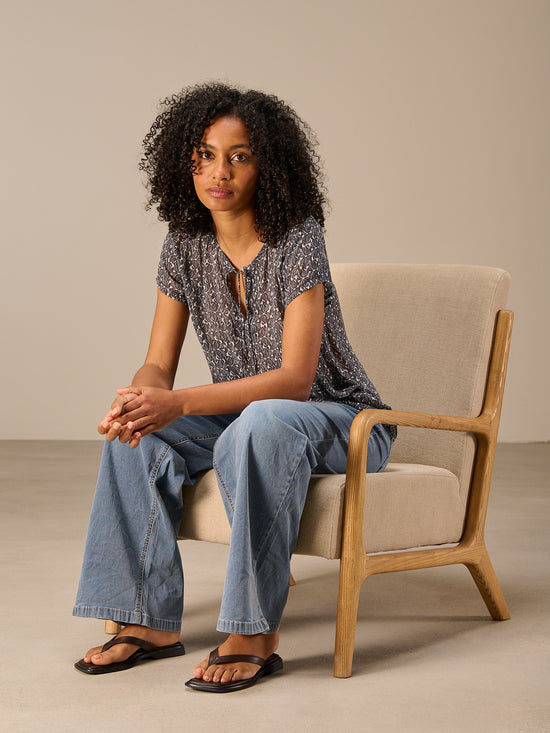 Short-sleeved blouse