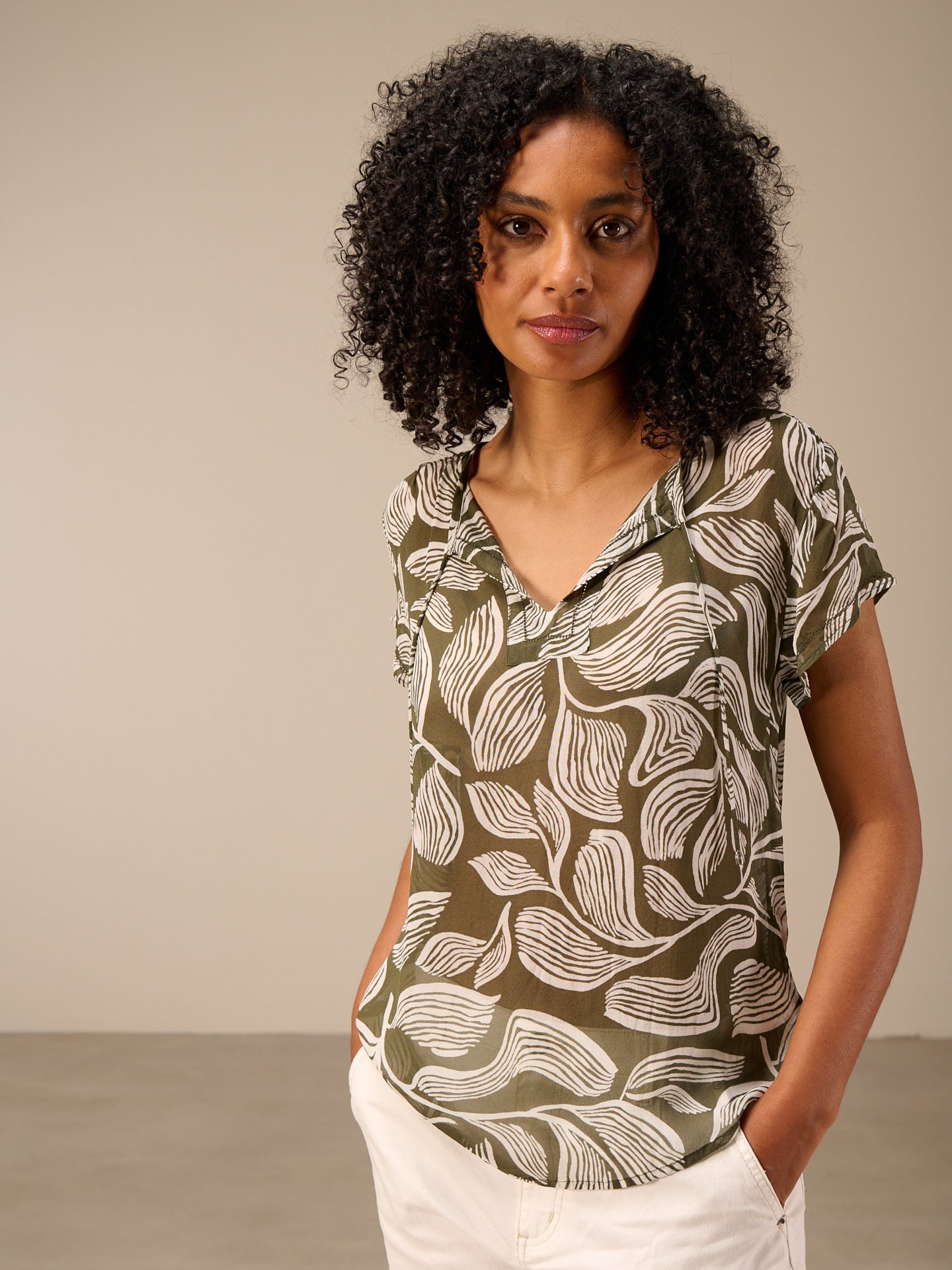 Short-sleeved blouse