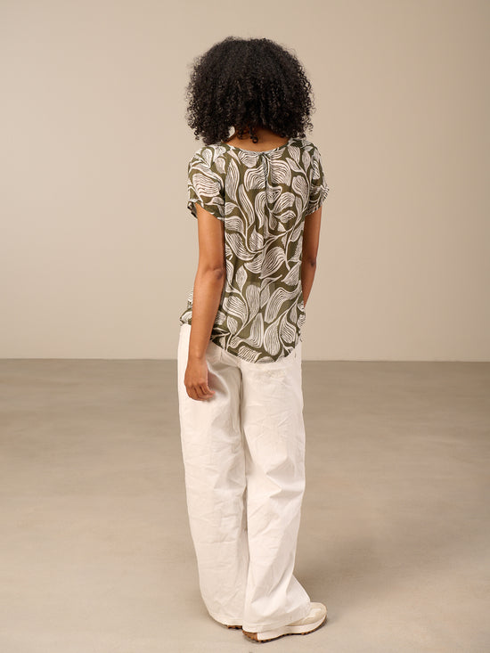 Short-sleeved blouse