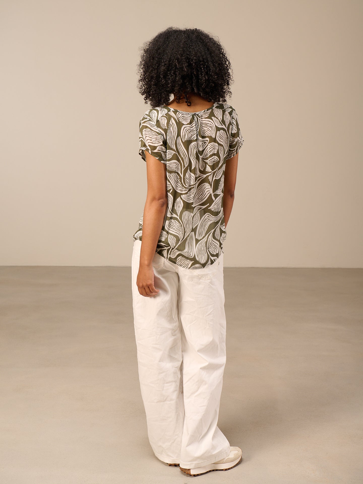 Short-sleeved blouse