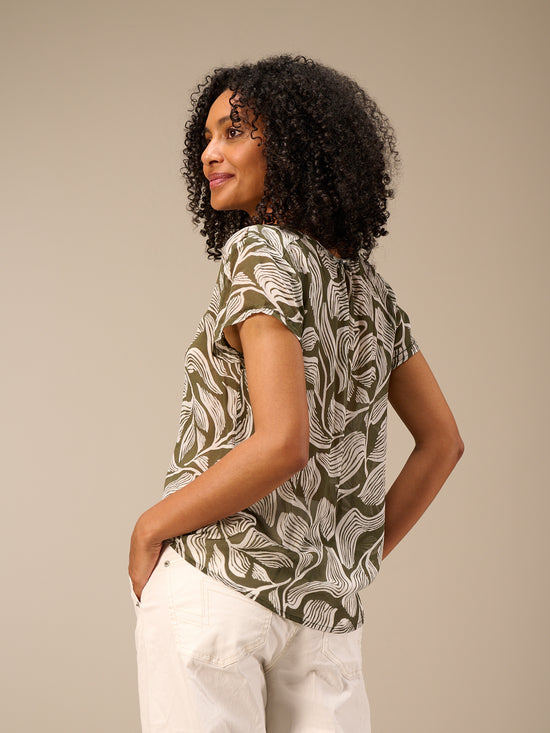 Short-sleeved blouse