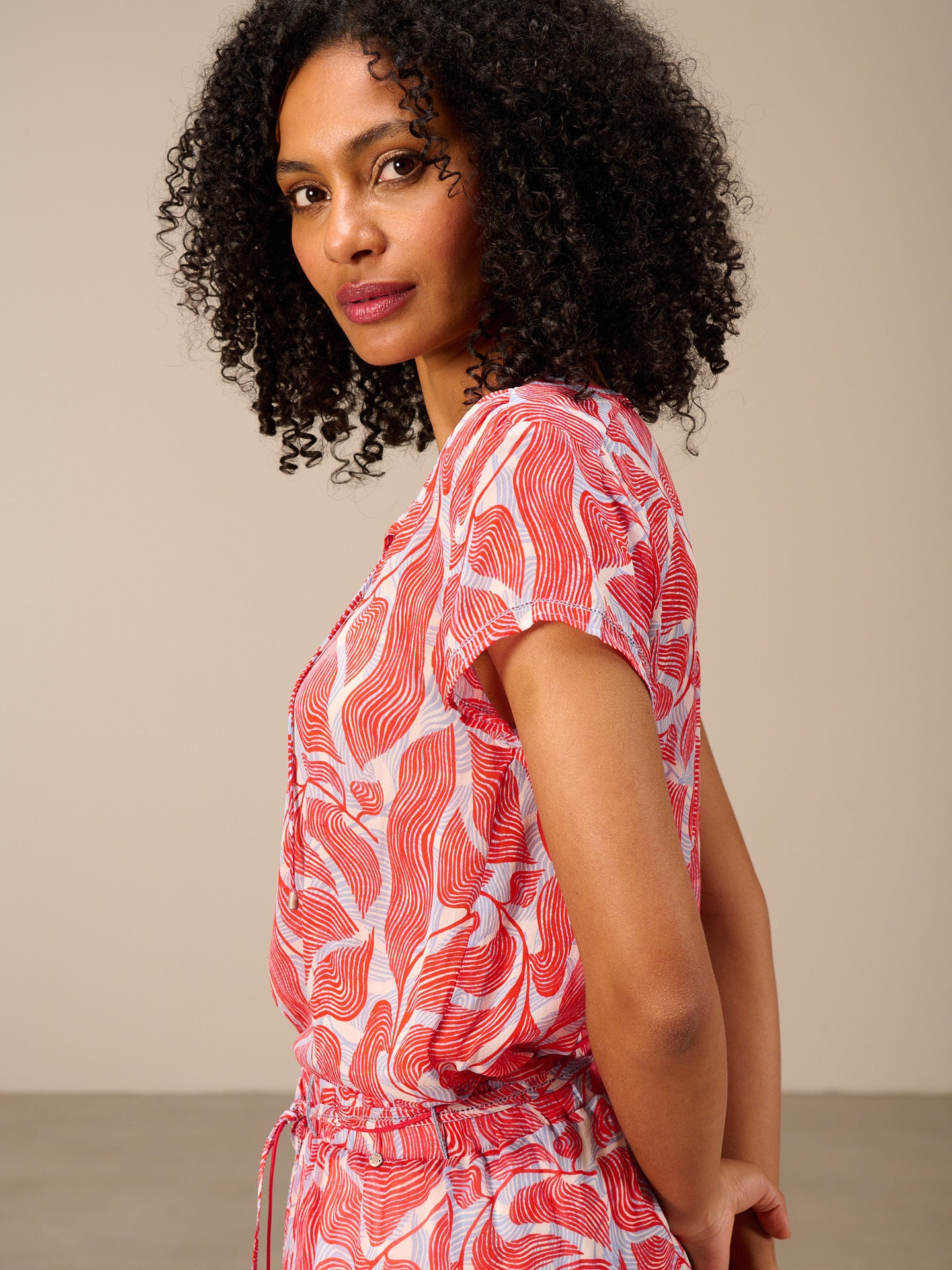 Short-sleeved blouse