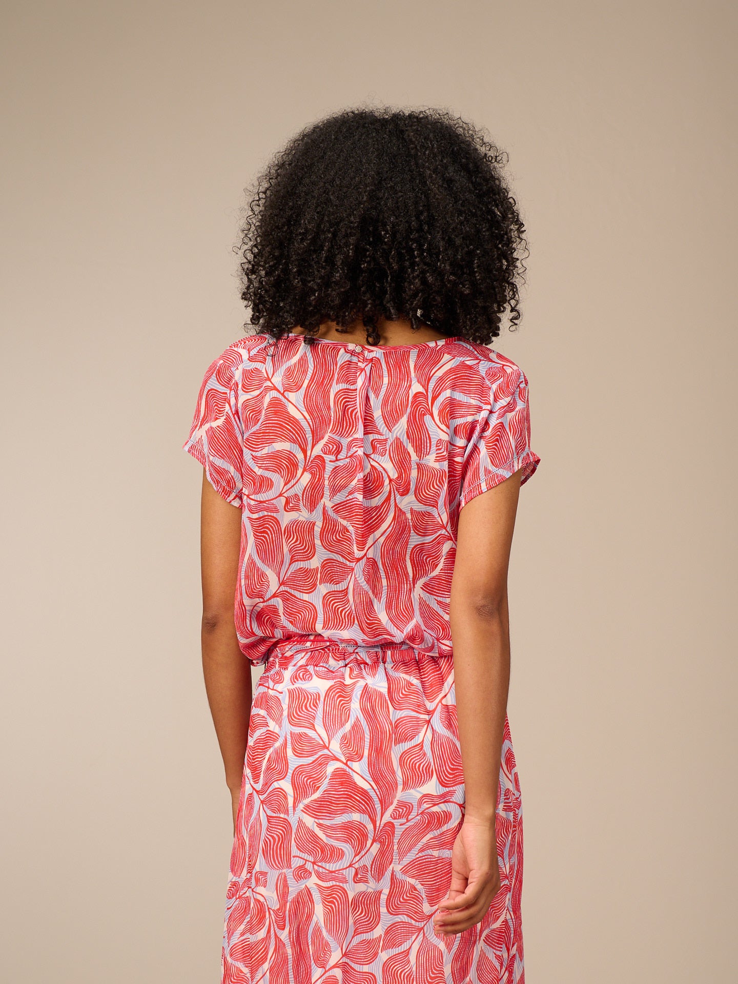 Short-sleeved blouse