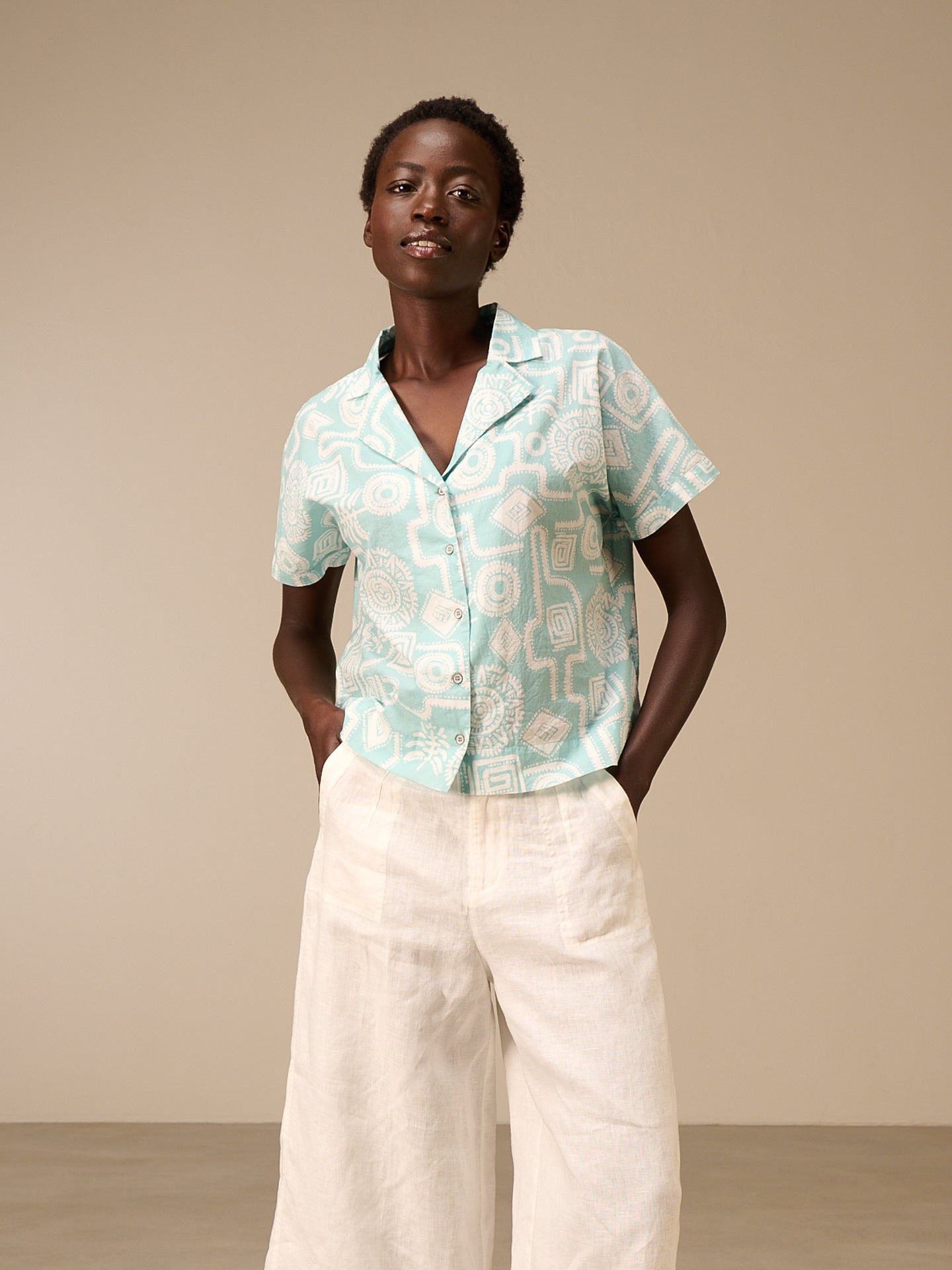 Short-sleeved blouse