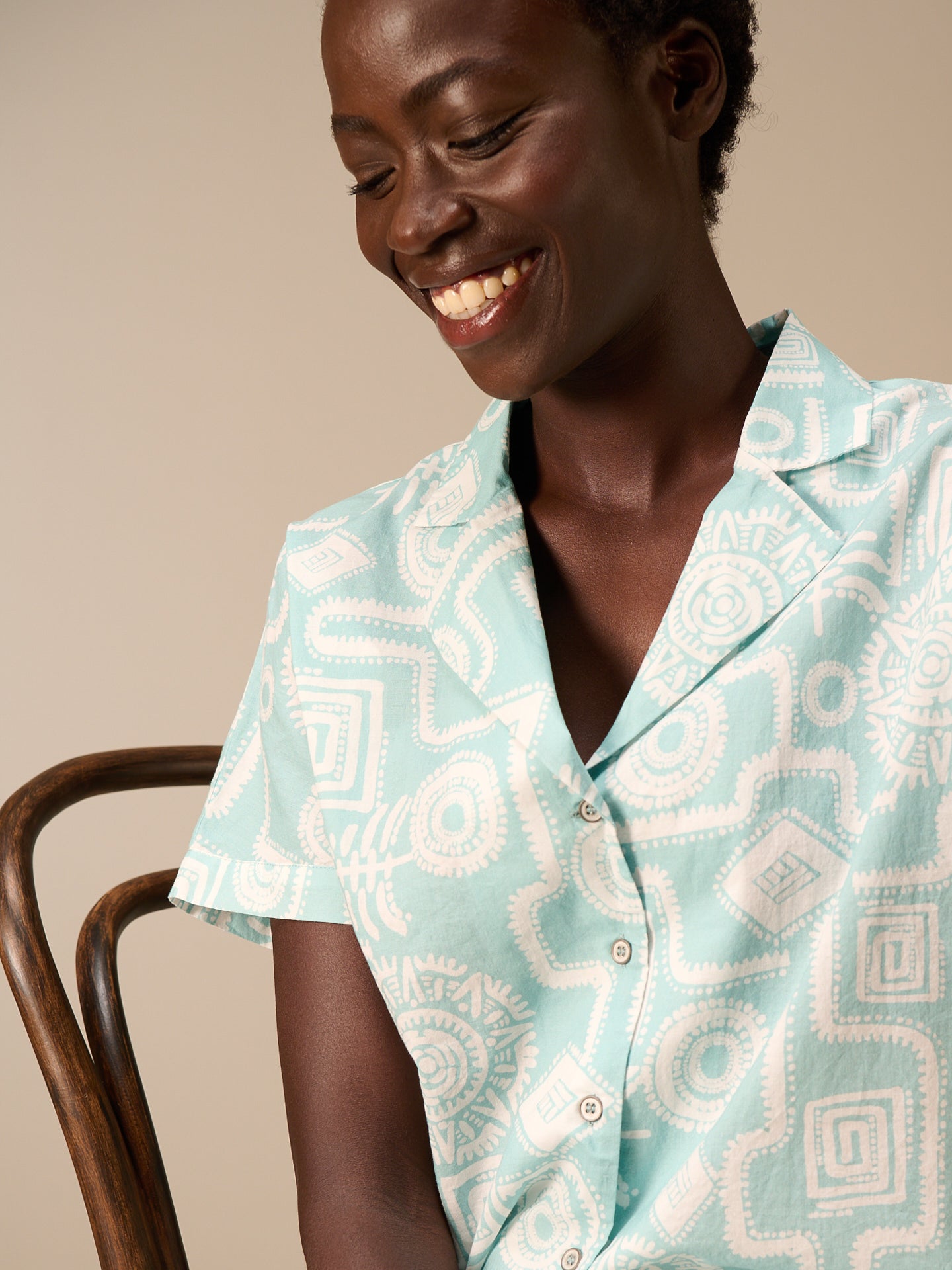 Short-sleeved blouse