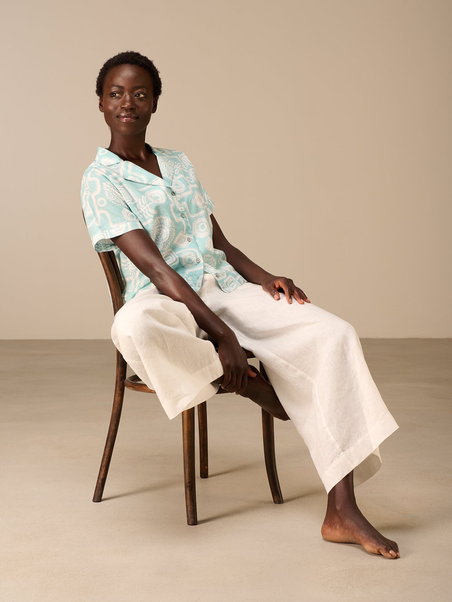 Short-sleeved blouse