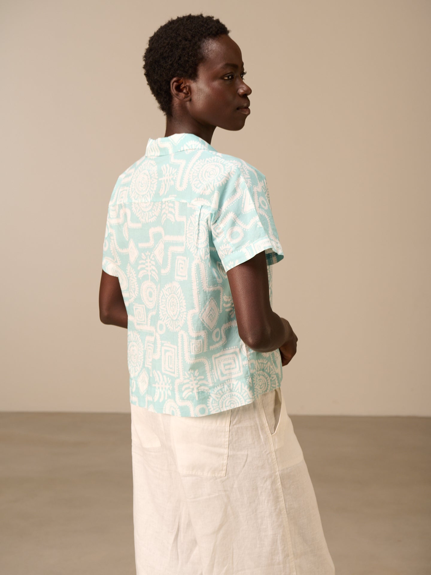 Short-sleeved blouse