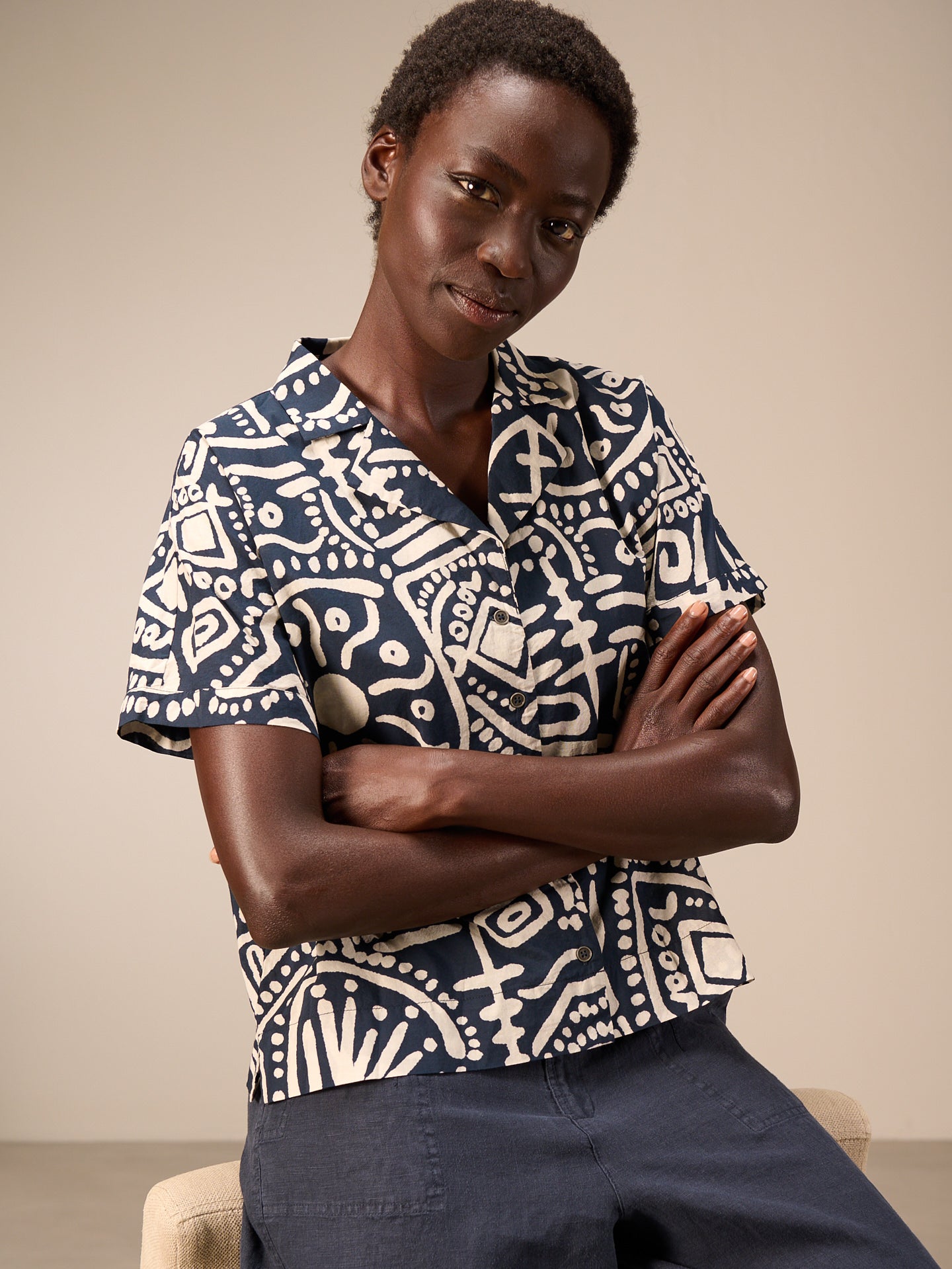 Short-sleeved blouse