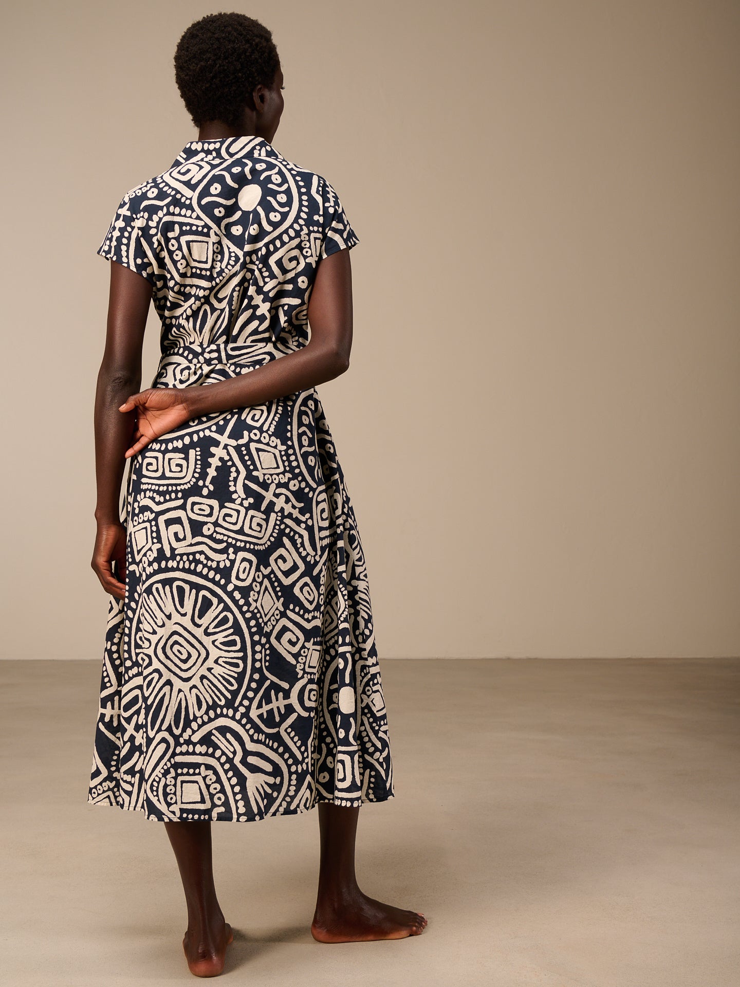 Dress with collar