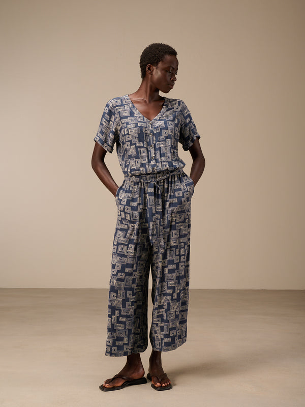 Jumpsuit mit V-Ausschnitt