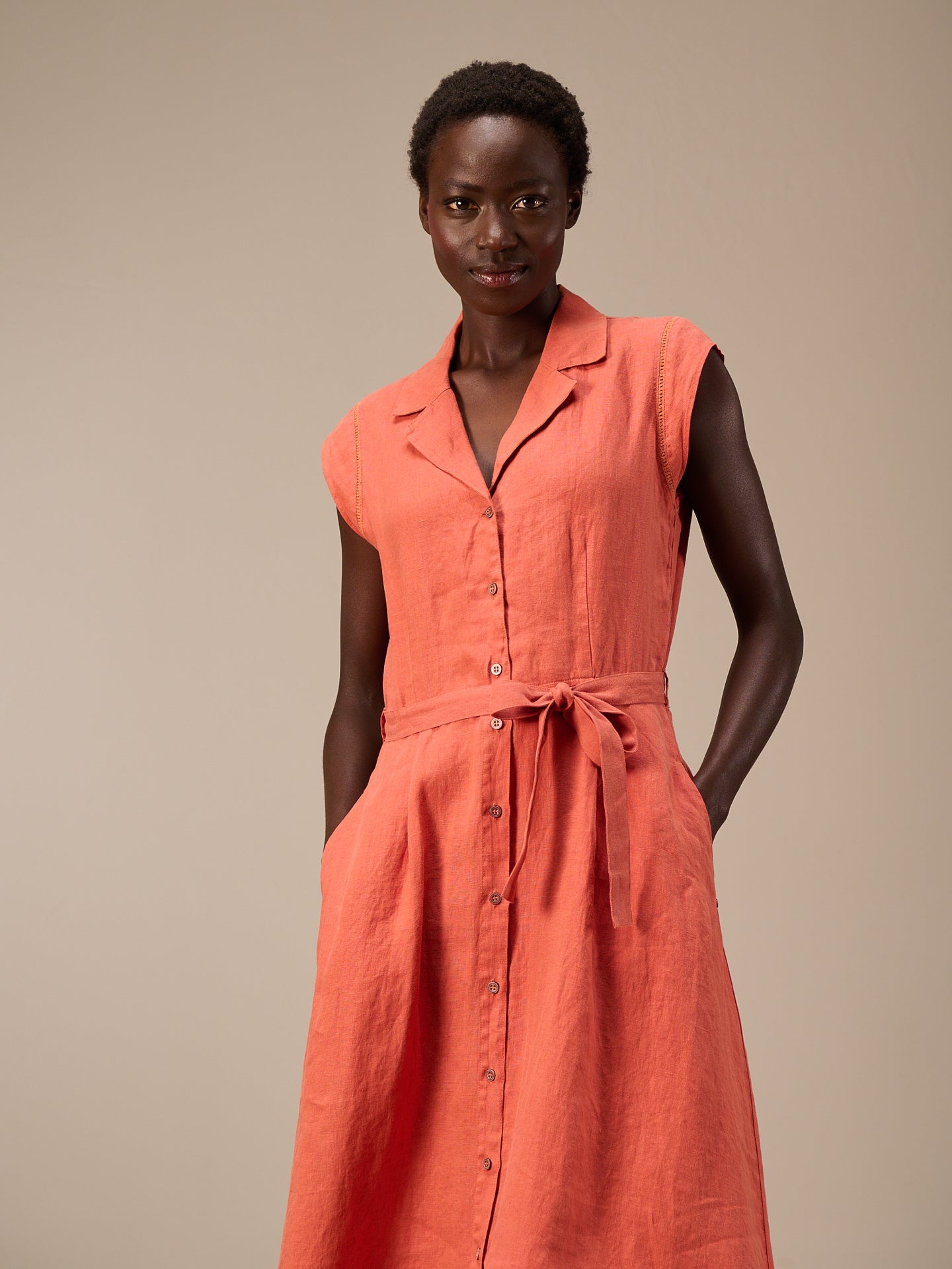 Kleid mit Knopfverschluss