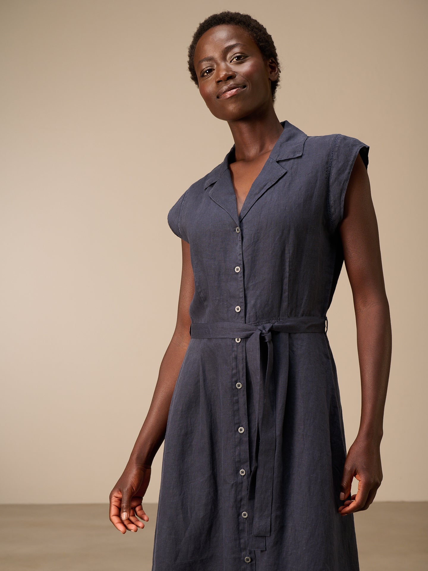 Kleid mit Knopfverschluss