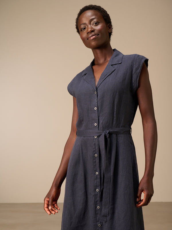 Kleid mit Knopfverschluss