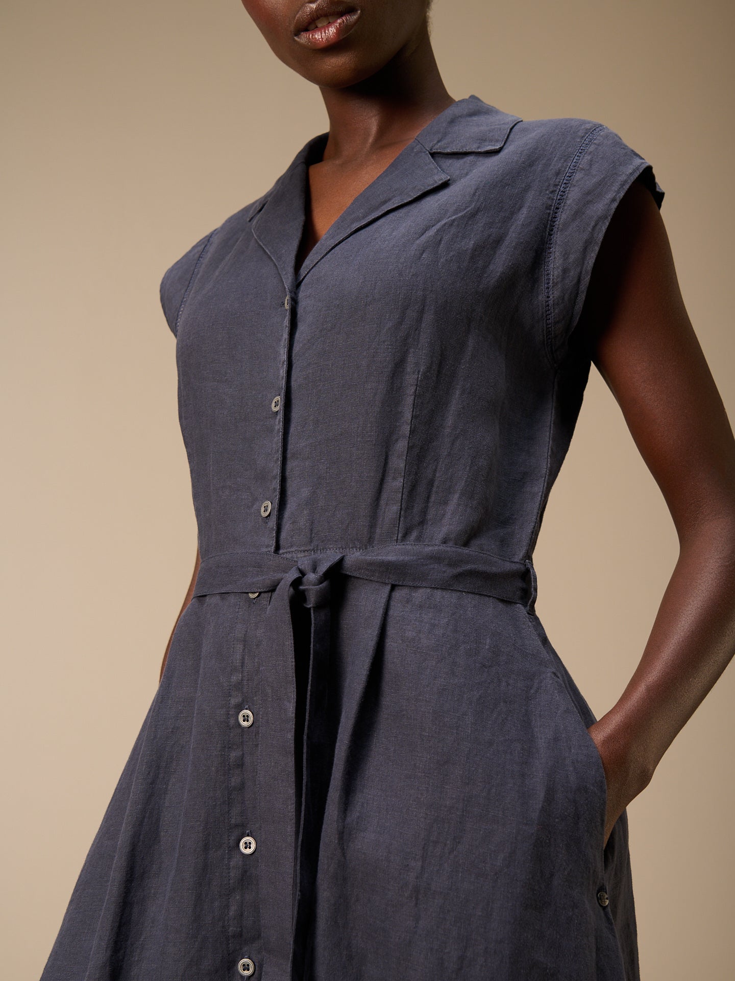 Kleid mit Knopfverschluss