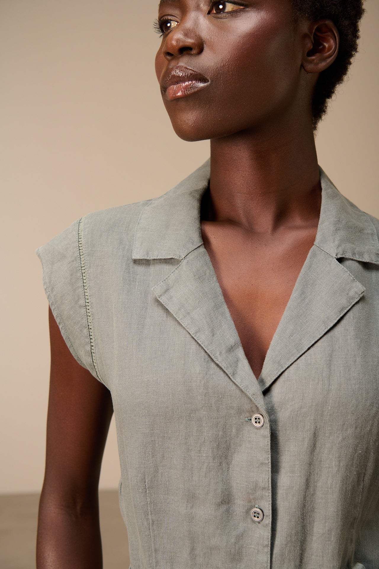 Kleid mit Knopfverschluss