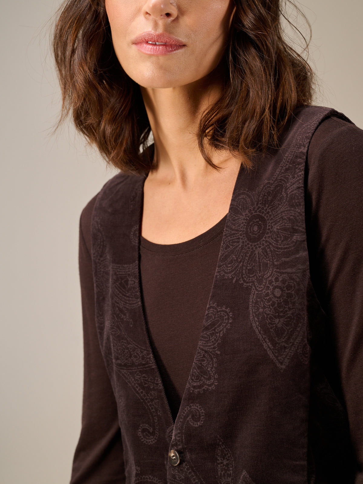Gilet con chiusura con bottoni