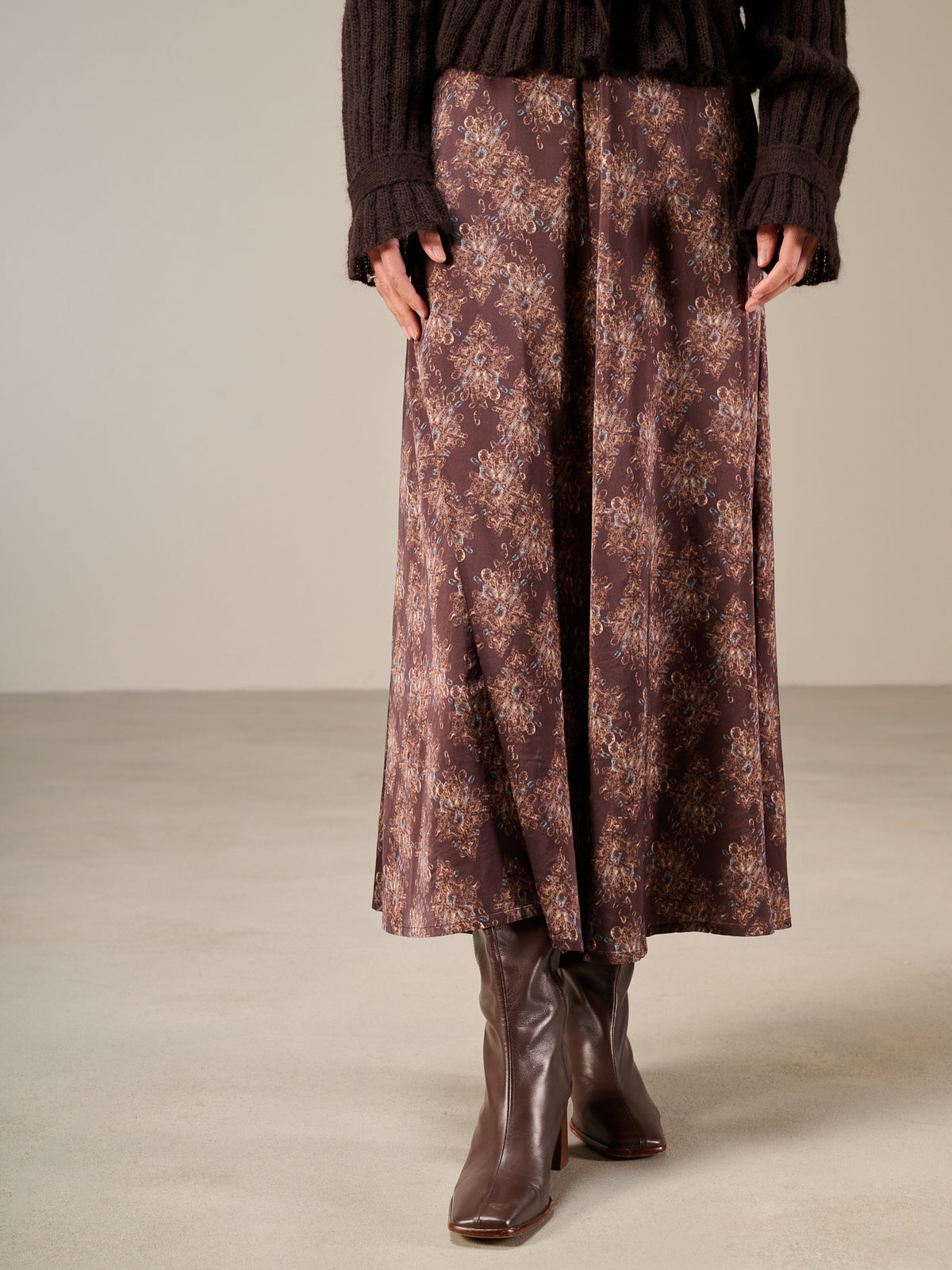 Skirt with elastic waistband