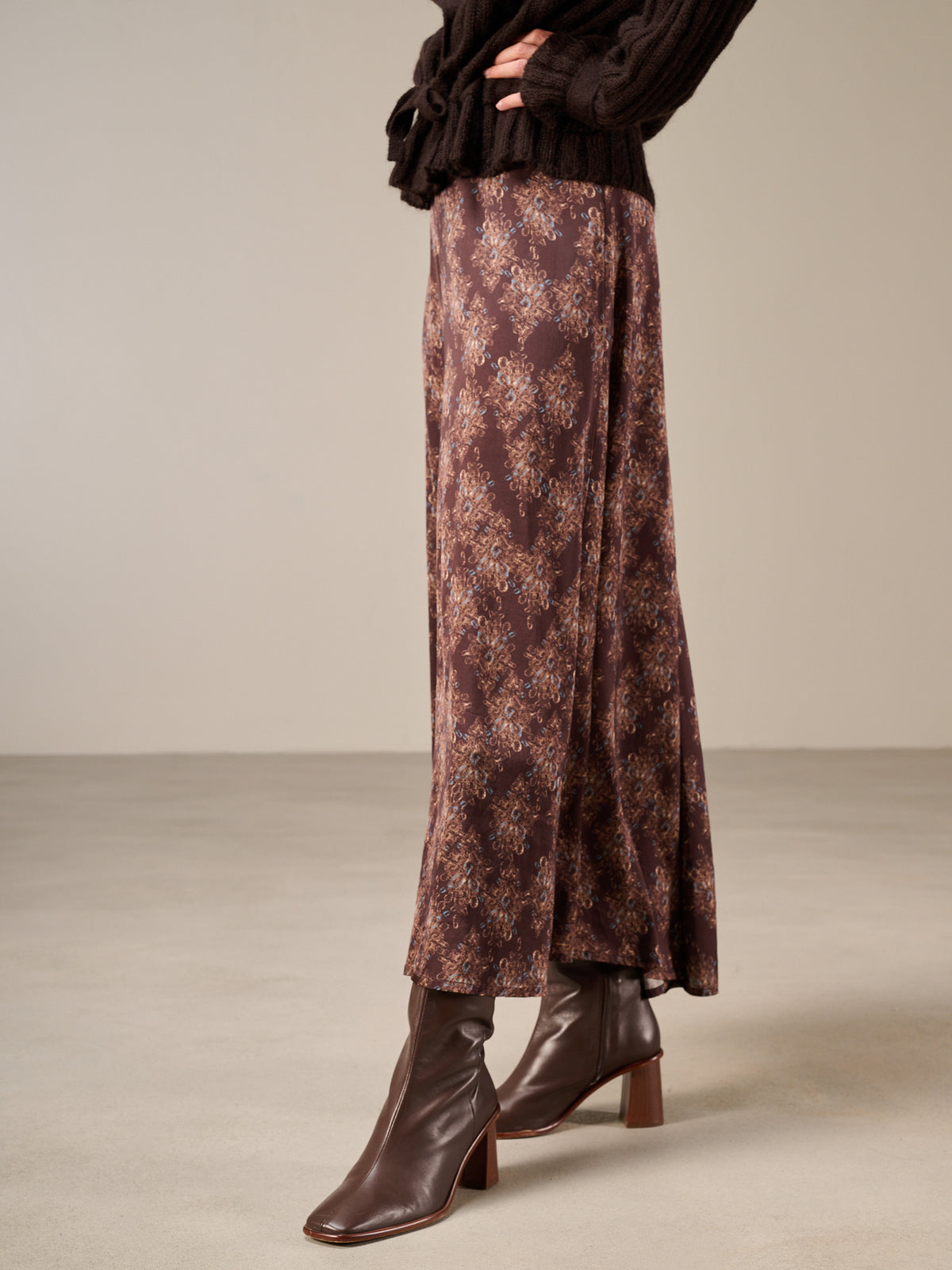 Skirt with elastic waistband