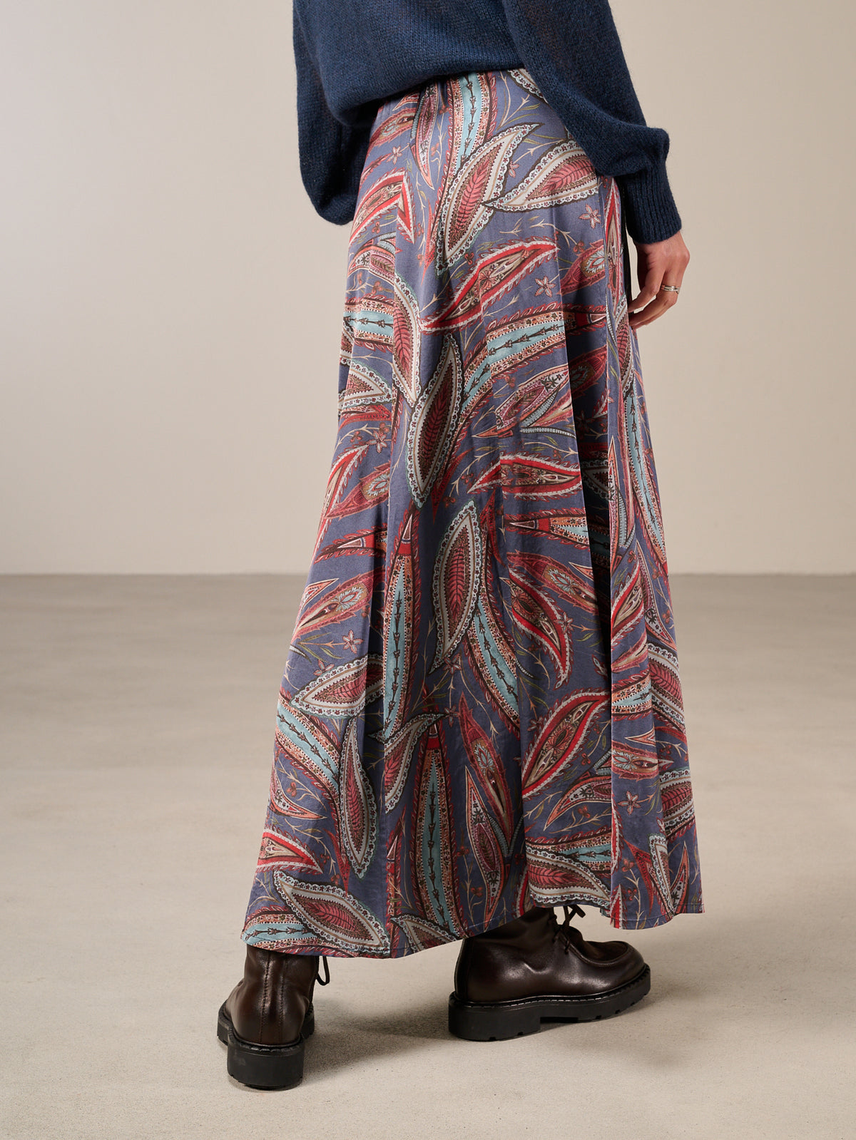 Skirt with elastic waistband