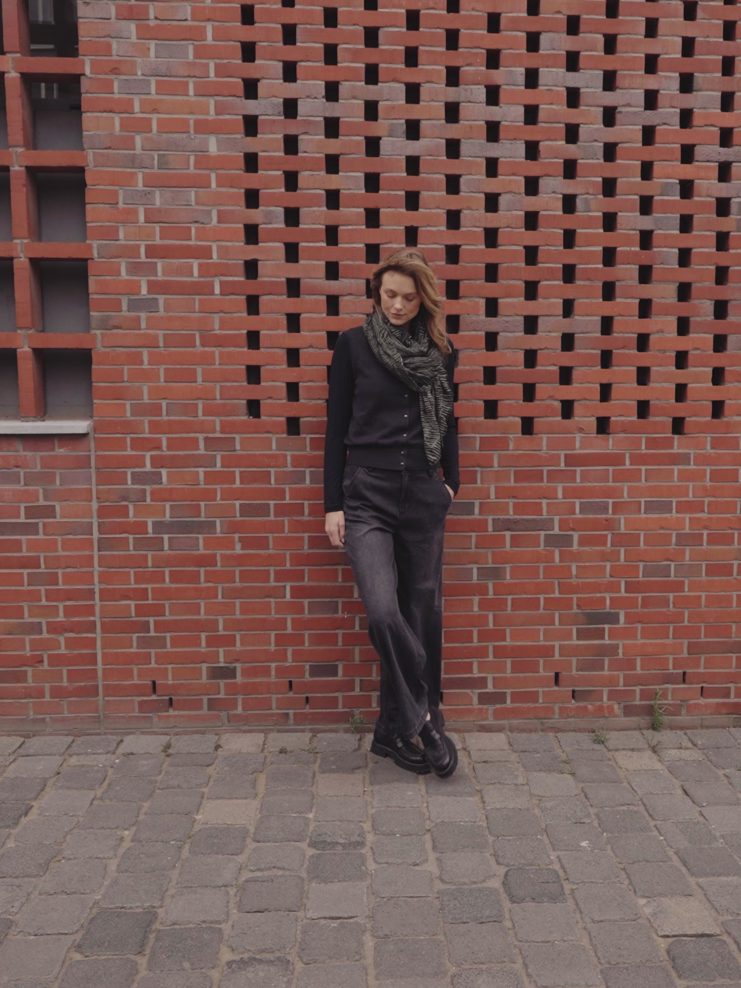H25462_black.den_6